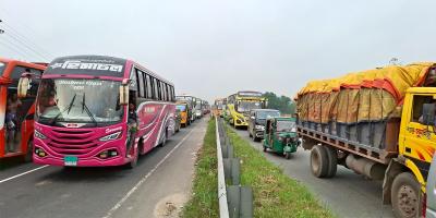 যমুনা সেতু মহাসড়কে ২৩ কিলোমিটার জুড়ে যানবাহনের ধীরগতি
