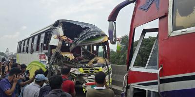 টঙ্গীতে ২ বাসের মুখোমুখি সংঘর্ষে আহত ৩৫