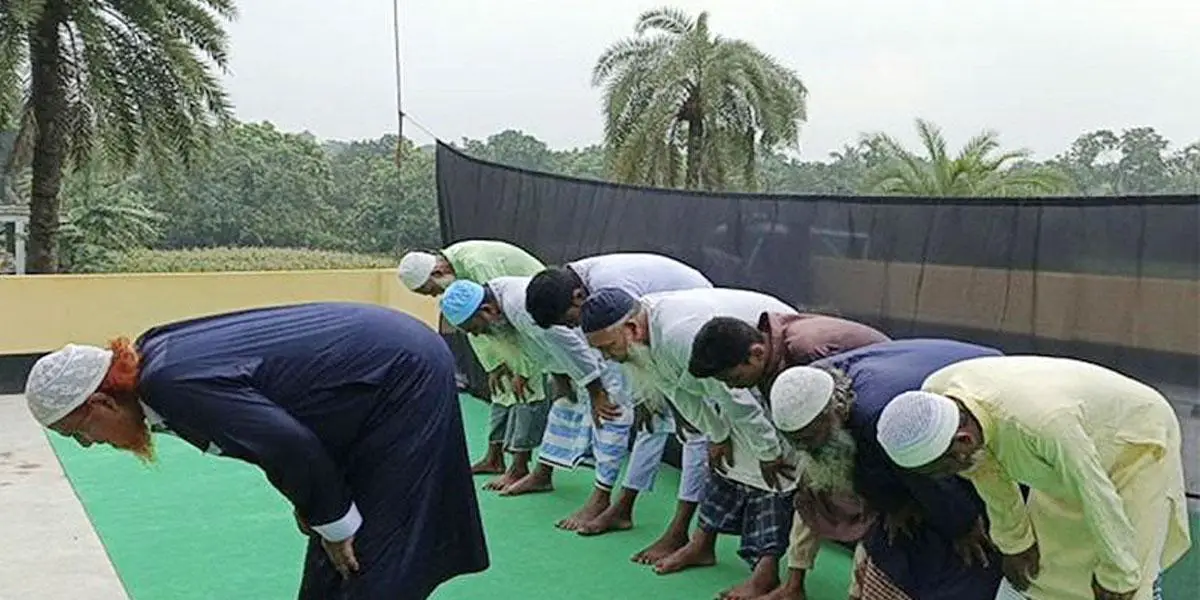 সৌদির সঙ্গে মিল রেখে পুঠিয়ায় ঈদ উদযাপন