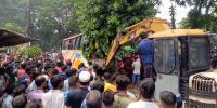 মধুখালীতে বাস নিয়ন্ত্রণ হারিয়ে গাছে ধাক্কা, ভ্যানচালক নিহত