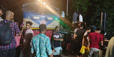 কালুরঘাট সেতুতে ট্রেন দুর্ঘটনা: ৪ রেলকর্মী সাময়িক বরখাস্ত
