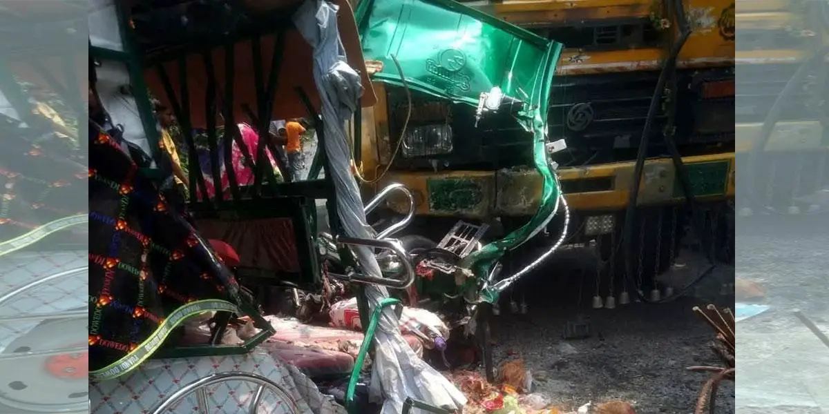 গোমস্তাপুরে ট্রাক-ইজিবাইক সংঘর্ষে দুইজন নিহত