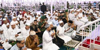 ঈদুল আজহার জামাতে দেশ ও জাতির শান্তি-সমৃদ্ধি কামনায় বিশেষ মোনাজাত