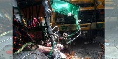 গোমস্তাপুরে ট্রাক-ইজিবাইক সংঘর্ষে দুইজন নিহত