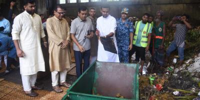 বর্জ্য অপসারণ কার্যক্রম পরিদর্শনে উপদেষ্টা আসিফ