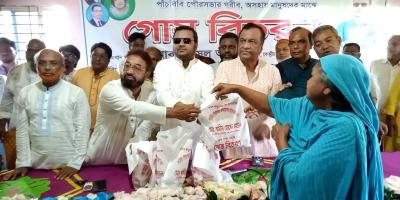 পাঁচবিবিতে ১৭ গরু জবাই করে মাংস বিতরণ করলেন ছাত্রদল নেতা