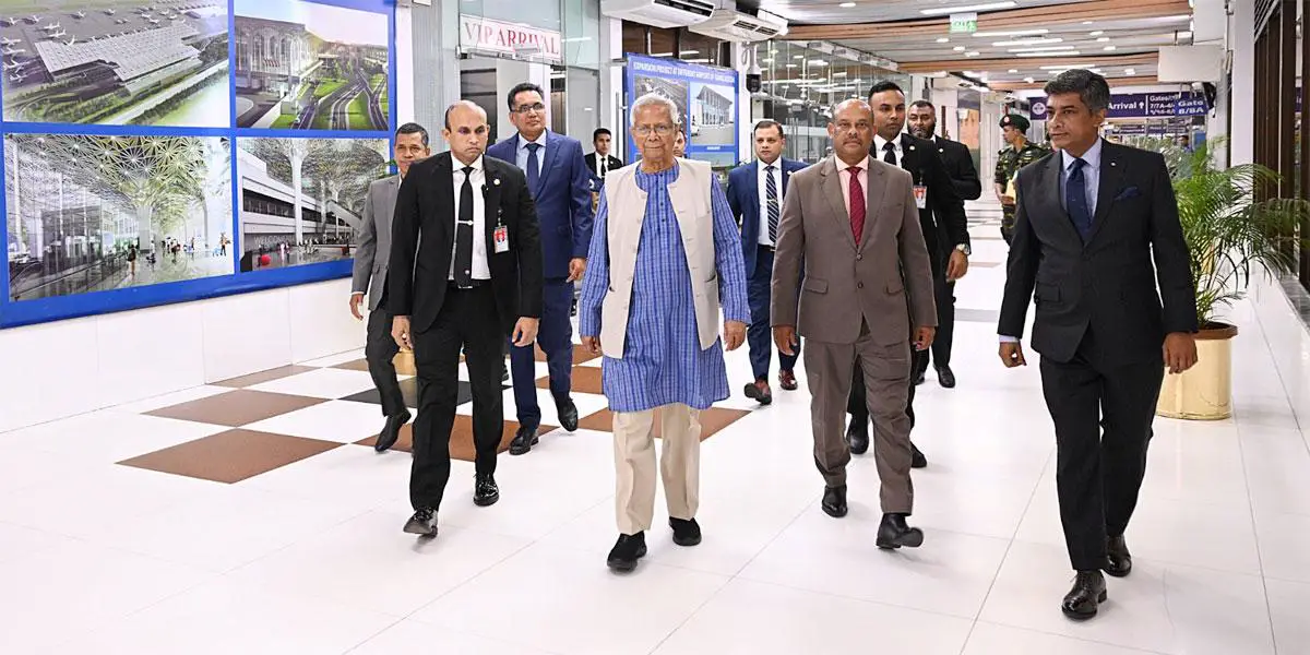 যুক্তরাজ্যের উদ্দেশে ঢাকা ছেড়েছেন প্রধান উপদেষ্টা