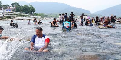 সাদাপাথরে পানিতে ডুবে পর্যটক নিহত