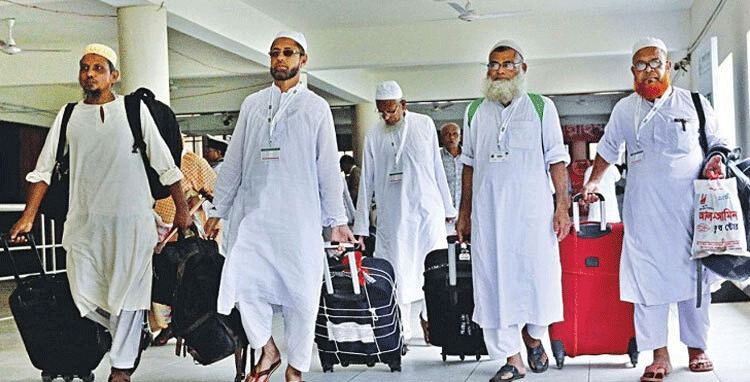 হজ শেষে দেশে ফিরেছেন ৮৬০৬ জন হাজি