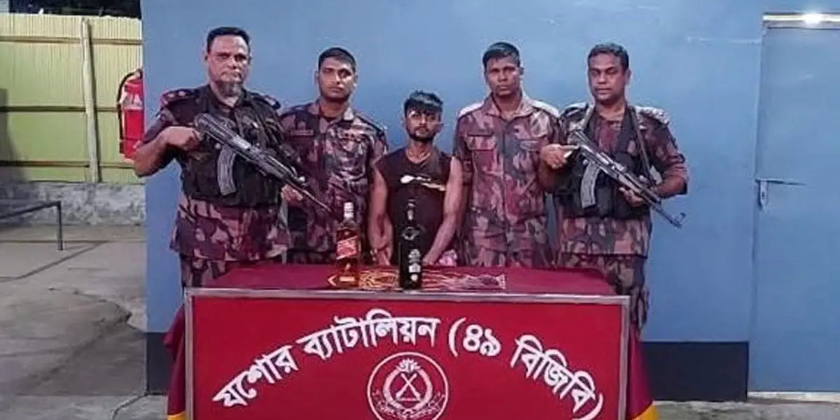 যশোরের শীর্ষ সন্ত্রাসী ‌পিচ্চি রাজা গ্রেপ্তার