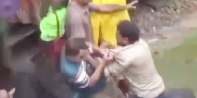 গাইবান্ধায় যাত্রীর সঙ্গে রেলস্টেশন মাস্টারের মারামারির ভিডিও ভাইরাল