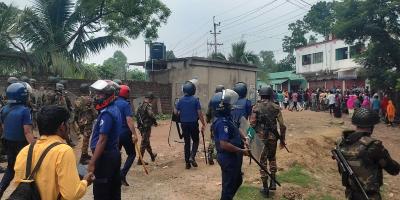 গাজীপুরে শ্রমিক ছাঁটাইয়ের প্রতিবাদে কর্মকর্তাদের মারধর-ভাঙচুর, আটক ৪৩