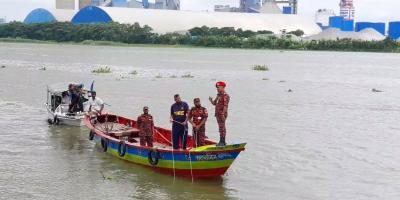মুন্সীগঞ্জ লঞ্চঘাটের পল্টুন থেকে নদীতে পড়ে যাত্রী নিখোঁজ