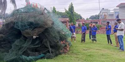 গোপালগঞ্জে সাড়ে ৪ লাখ টাকার চায়না জাল পুড়িয়ে ধ্বংস