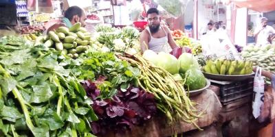 ঈশ্বরদীতে নাগালের মধ্যে সবজির দাম