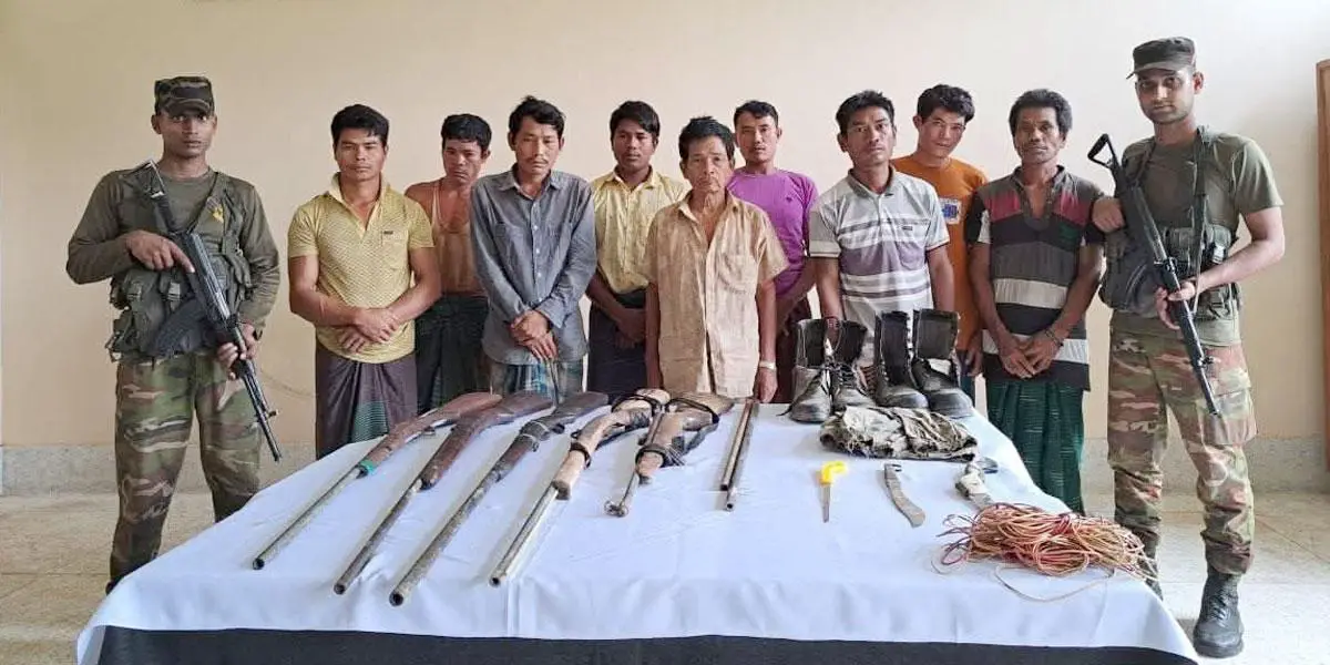 বান্দরবানে সেনা অভিযানে অস্ত্রসহ আটক ৯