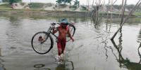 কুড়িগ্রামে নদী সাঁতরে পারাপার ৮ গ্রামবাসীর