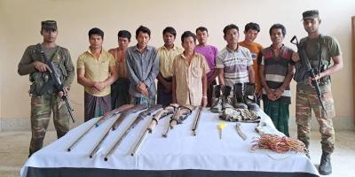 বান্দরবানে সেনা অভিযানে অস্ত্রসহ আটক ৯