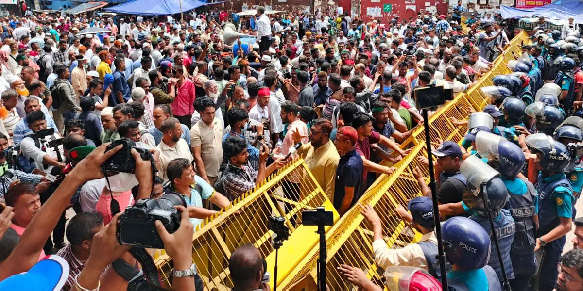 শাহবাগ অবরোধ করেছেন চাকরিচ্যুত বিডিআর সদস্যরা