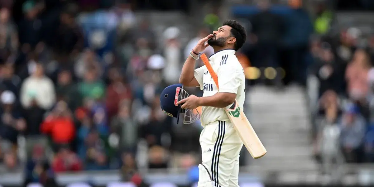 রেকর্ড গড়ার দিনে শাস্তিও পেলেন পন্ত