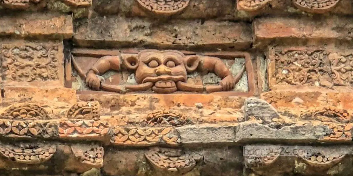 অযত্ন-অবহেলায় ষোড়শ শতাব্দীর স্থাপত্য