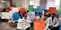 চট্টগ্রাম চক্ষু হাসপাতালে শিক্ষকদের কক্ষে শিক্ষার্থীদের তালা