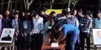 বাউফলে গভীর রাতে কেক কেটে আ. লীগের প্রতিষ্ঠাবার্ষিকী পালন