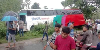 ঠাকুরগাঁওয়ে বাসচাপায় প্রাণ গেল বাবা-মেয়ের
