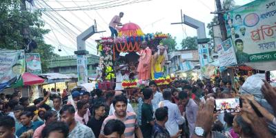 শ্যামনগরে সনাতন ধর্মাবলম্বীদের রথযাত্রায় ভক্তদের ঢল, বসেছে মেলা