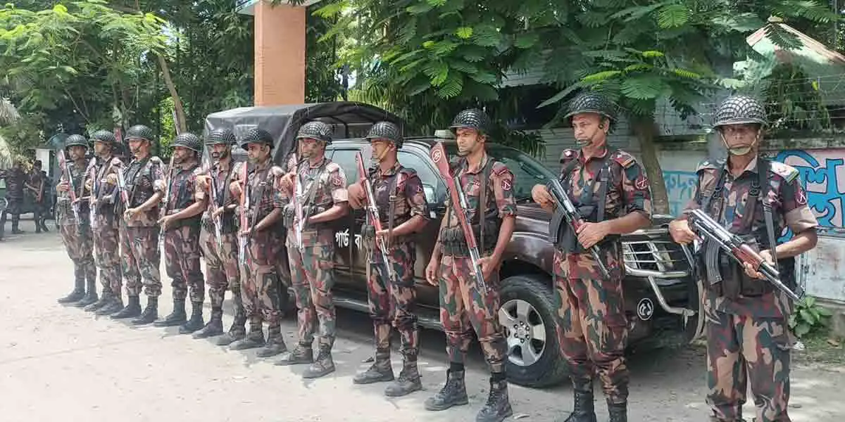 পাটগ্রাম থানায় হামলা ও হাতীবান্ধা থানা অবরুদ্ধের ঘটনায় গ্ৰেপ্তার ৯