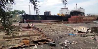 চোরাইপথে আনা স্ক্র্যাপ জাহাজ প্রকাশ্যে কাটা হচ্ছে সরকারি শিপইয়ার্ডে