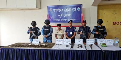 টেকনাফে বিপুল পরিমাণ আগ্নেয়াস্ত্র, গুলি ও আইস জব্দ
