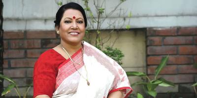 জীবন-মৃত্যুর সন্ধিক্ষণে ফরিদা পারভীন, চিকিৎসায় রাষ্ট্রীয় সহযোগিতা চান স্বামী