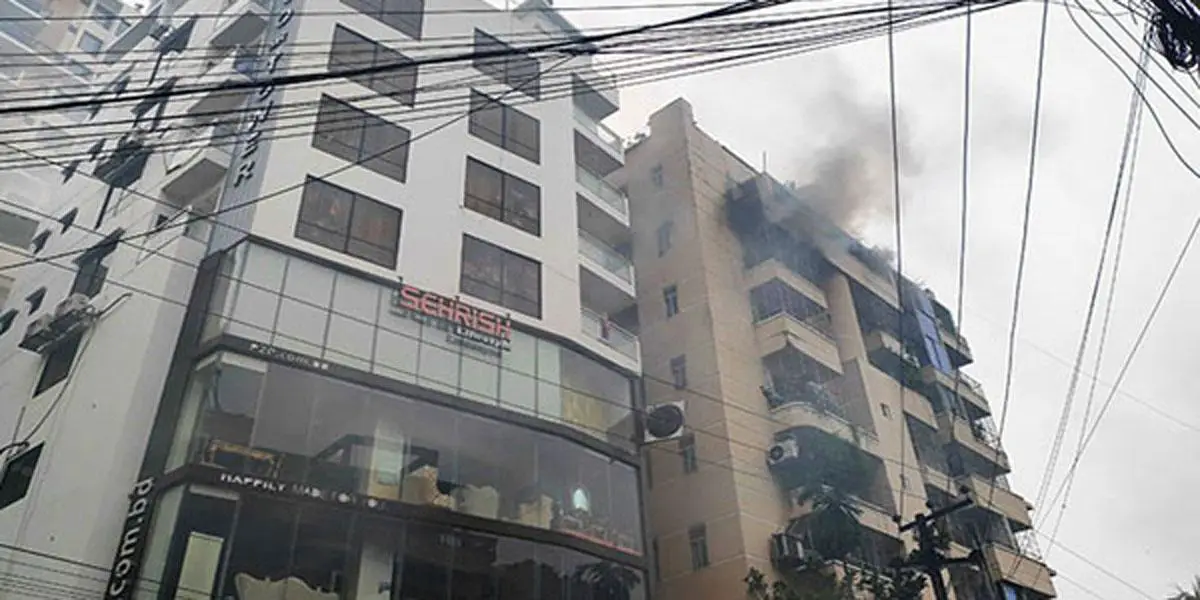 চট্টগ্রামে বহুতল ভবনে আগুন