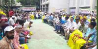 সিরাজগঞ্জে স্বাস্থ্য সহকারীদের অবস্থান কর্মসূচি