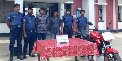 ঠাকুরগাঁওয়ে ব্যবসায়ীকে কুপিয়ে ছিনতাইয়ের ঘটনায় ২ জন গ্রেপ্তার