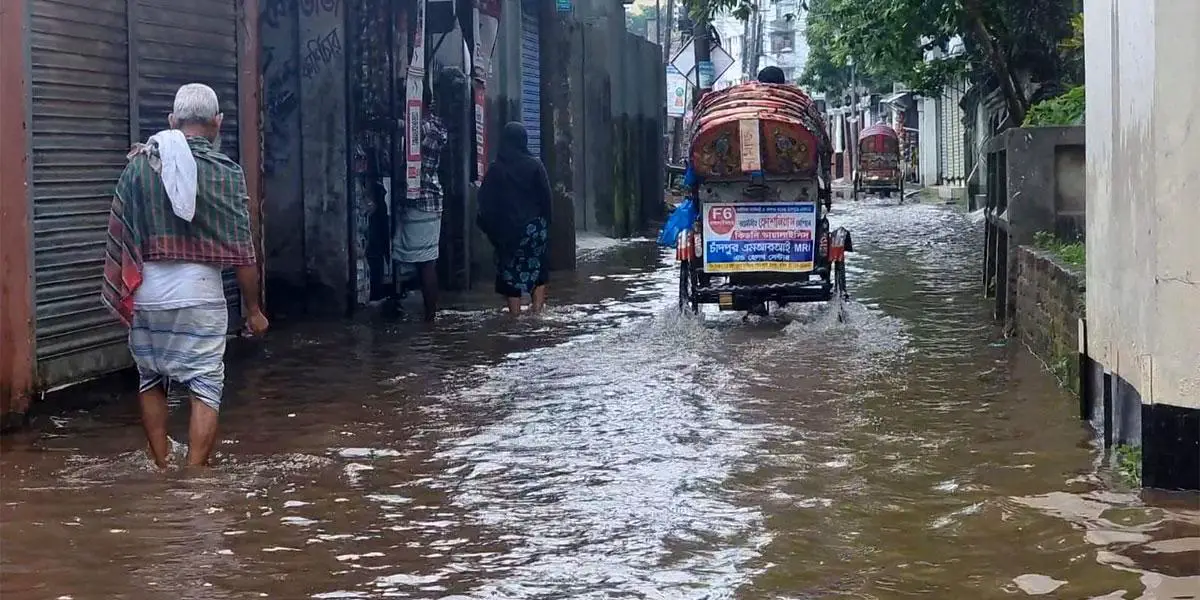 চাঁদপুরে জলাবদ্ধতায় বেড়েছে দুর্ভোগ, ১৩৯ মিলিমিটার বৃষ্টিপাত রেকর্ড
