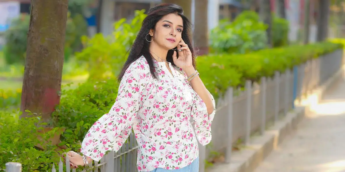 এবার ফুল বিক্রেতার চরিত্রে এলিনা শাম্মী