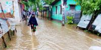 বরগুনায় টানা বৃষ্টিতে জলাবদ্ধতা, দুর্ভোগে জনজীবন