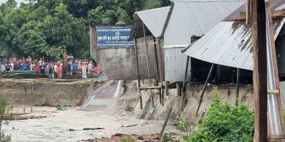 পদ্মা সেতু রক্ষা বাঁধে ধস, আতঙ্কে ৬০০ পরিবার
