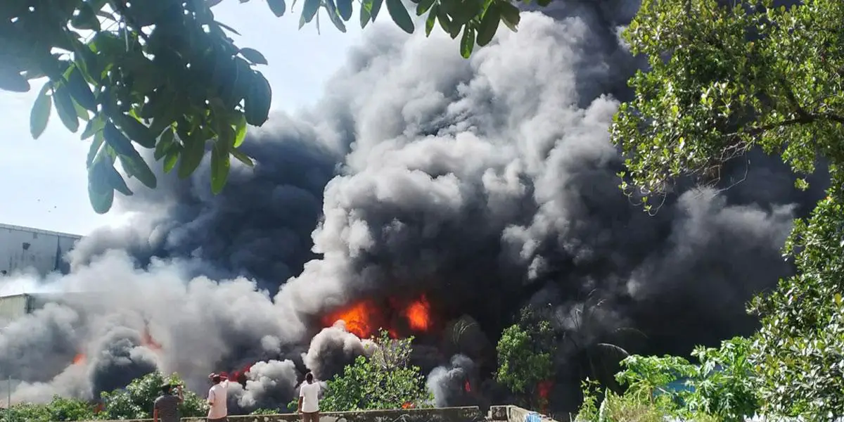 কর্ণফুলী ইপিজেডে কারখানায় আগুন, নিয়ন্ত্রণে ৮ ইউনিট