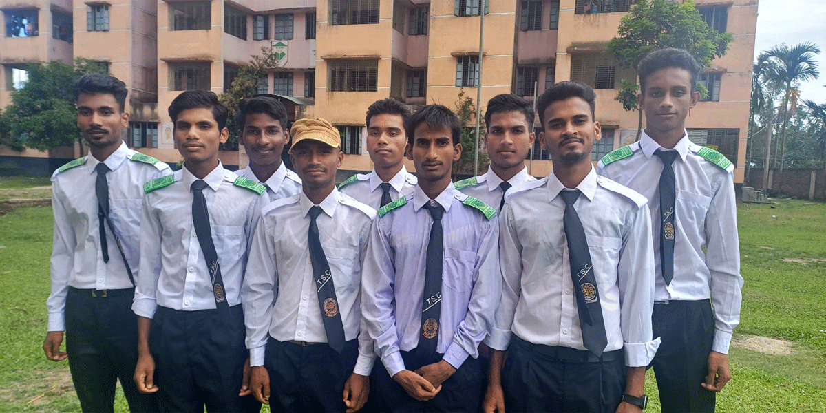 পঞ্চগড়ে পরিবারহীন ১২ বন্ধুর এসএসসি পাস
