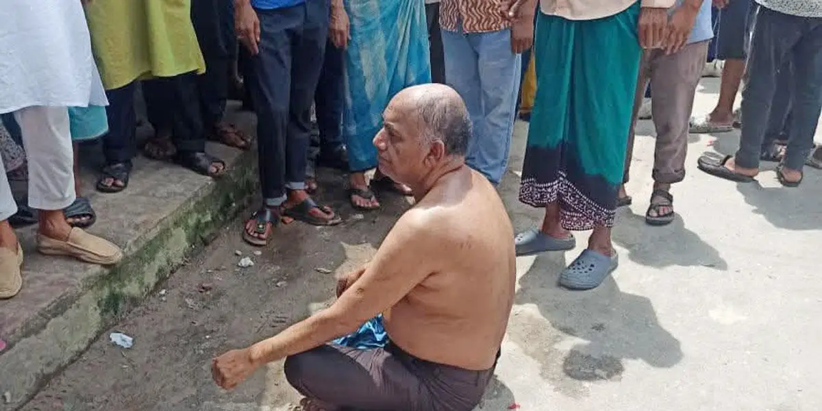 কুমিল্লায় আ.লীগ নেতাকে মারধর করে পুলিশে সোপর্দ