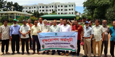 সিকৃবির সবুজ ক্যাম্পাস গড়তে বৃক্ষরোপণ