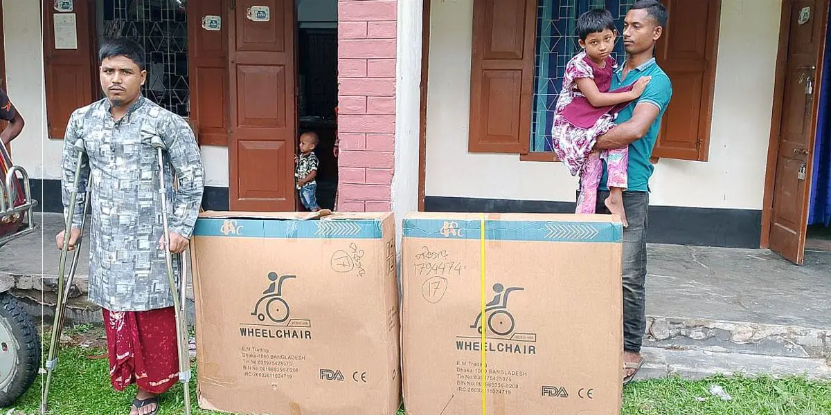 তেঁতুলিয়ায় ১৭ জনকে হুইলচেয়ার বিতরণ