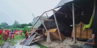 সিরাজগঞ্জে দুই মিনিটের ঘূর্ণিঝড়ে লণ্ডভণ্ড ৪ গ্রাম