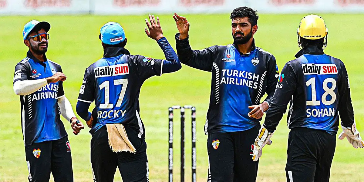 রোমাঞ্চকর জয়ে সাকিবদের বিদায় করে ফাইনালে রংপুর