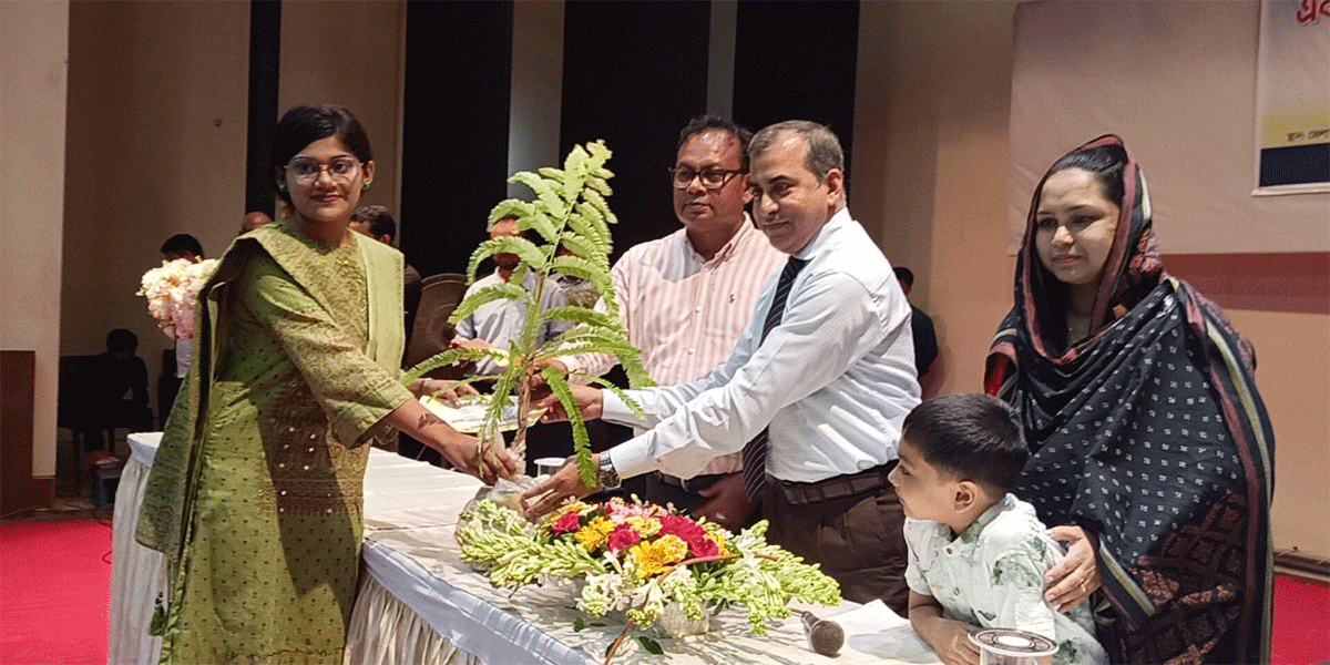 মাগুরায় জেলা পরিষদের এককালীন শিক্ষাবৃত্তি প্রদান
