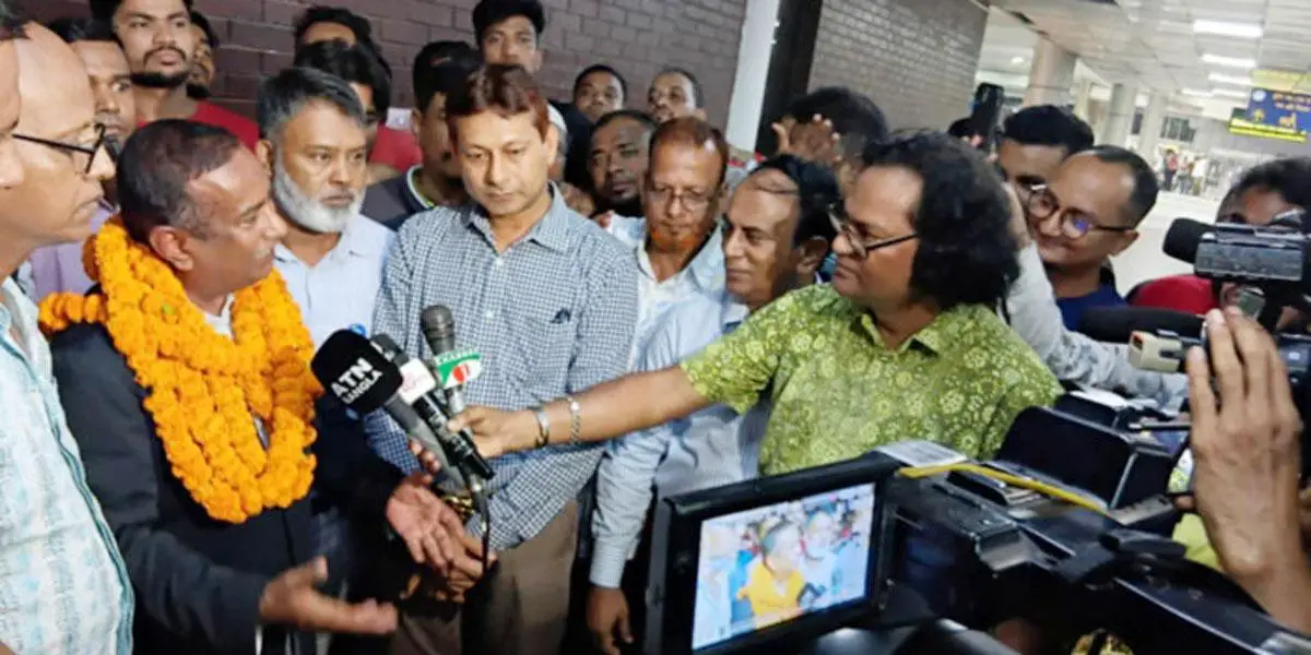 দেশে ফিরলেন খালেদা জিয়ার সাবেক সহকারী প্রেস সচিব আশিক ইসলাম