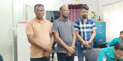জুলাই গণঅভ্যুত্থানে হামলার অভিযোগে রাবির ৩ কর্মকর্তাকে পুলিশে সোপর্দ